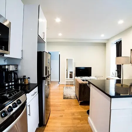 Newly Renovated Heart Of Lower East Side 2Br 1Ba, 5 Min Walk To Soho, 1 Block To Whole Foods, Washer Dryer!